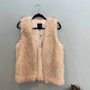 NEW Dynamite Cream Faux Fur Vest, M/L